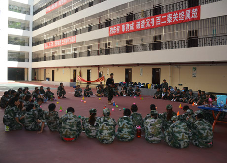 凝聚产生力量,团结诞生希望,企业成长首选深圳拓展训练