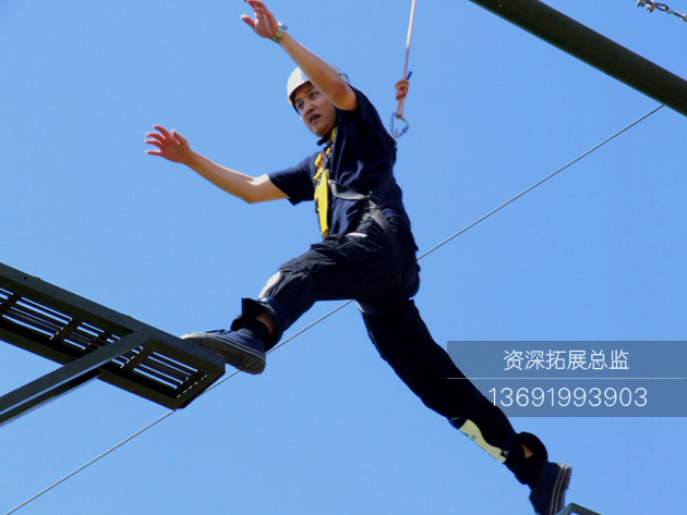 深圳拓展训练空中断桥项目