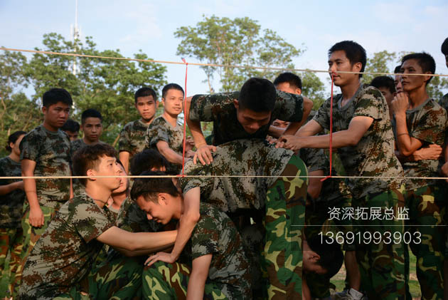 深圳拓展训练在进行穿越黑洞