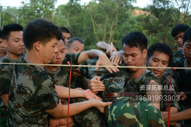 深圳拓展培训在进行终极黑洞