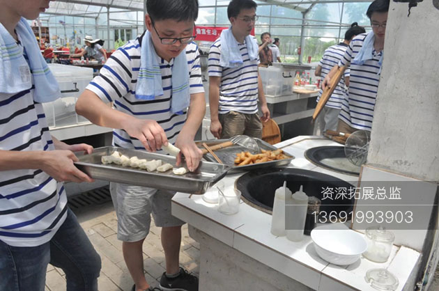 企业领导在埋锅造饭