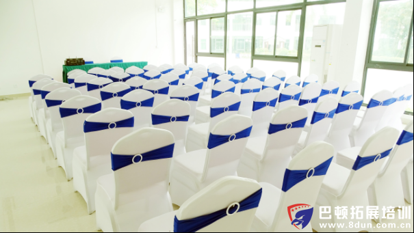 新长征军事拓展基地的会议室