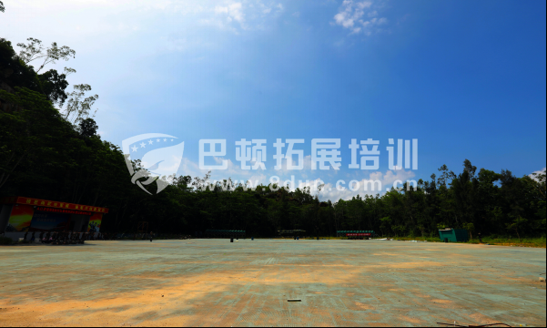 新长征军事拓展基地的拓展训练场地
