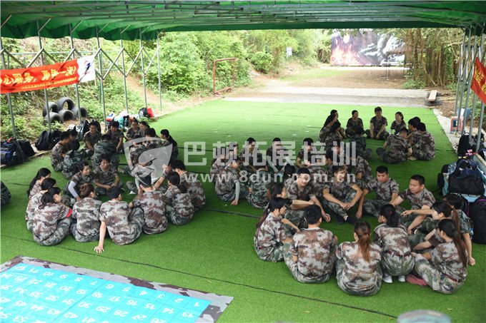 深圳户外拓展公司：学员讨论