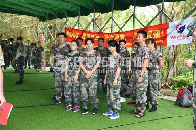 深圳户外拓展公司的教练